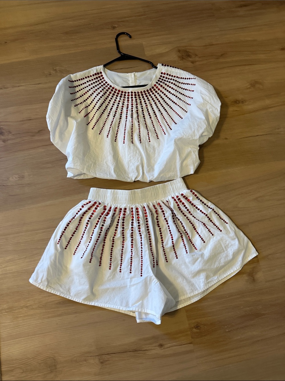 QUEEN OF SPARKLES White Crop Top & Shorts Set with Red Bead Radiant Details